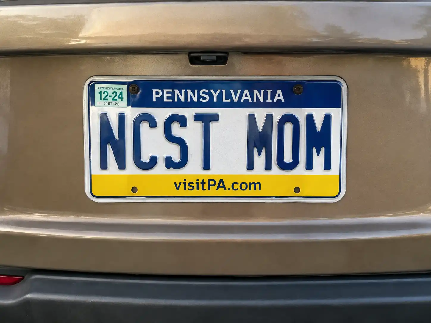 This Clever License Plate Has Everyone Talking — Can You Spot the Hidden Message?